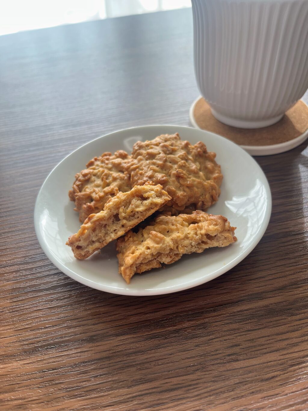 オートミールクッキーと紅茶