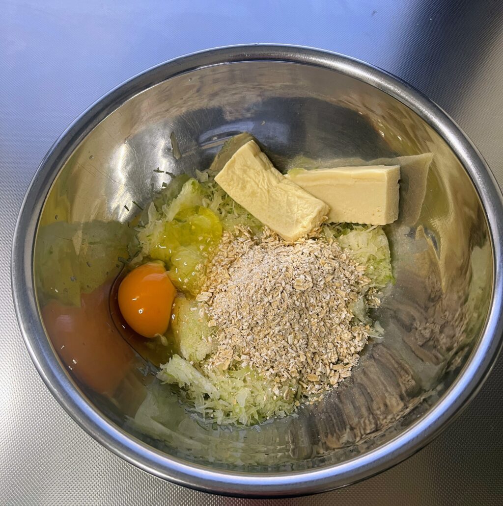 ①ベースの生地を混ぜる